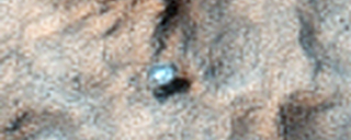 Yep, that’s a rover, alright. A zoomed-in view of Curiosity. (Image: NASA/JPL/University of Arizona)